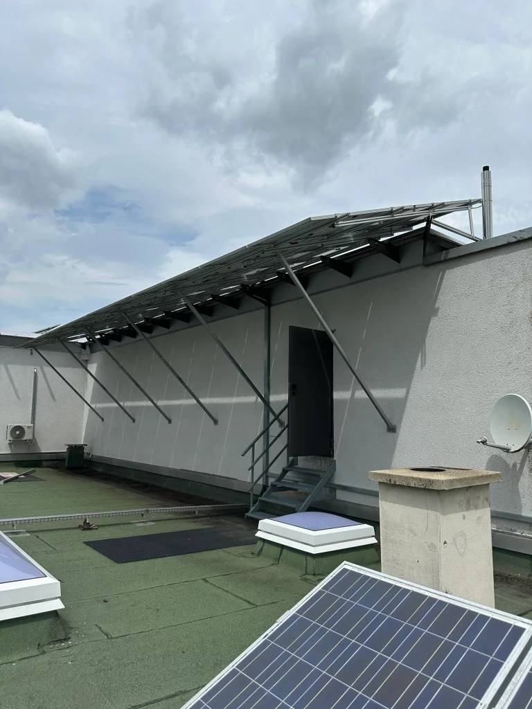 Speziallösung für Photovoltaik in Stuttgart zeigt, das man auch mit einem problematischen Dach effizient Solarstrom erzeugen kann