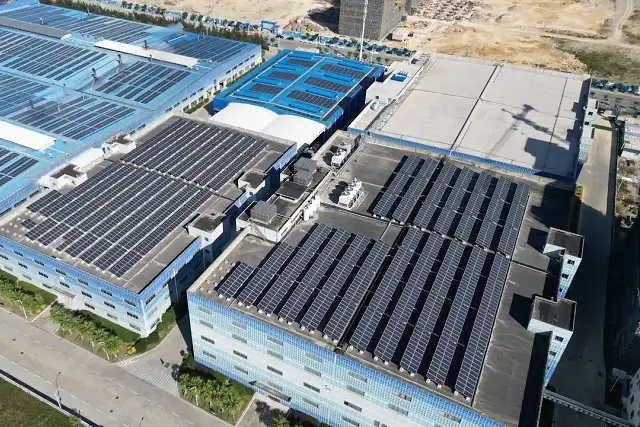 Mit Photovoltaik fur Unternehmen in Stuttgart können Unternehmen mehr Eigenstrom verwenden und somit Stromsparen.