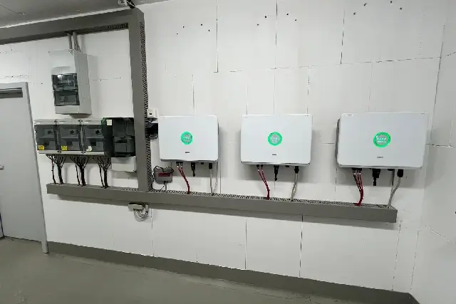 Eingebauter Stromspeicher in Stuttgart hilft Privathaushalte erzeugten Strom zu nutzen anstatt günstig einzuspeisen